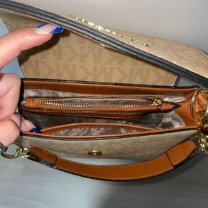 Micheal kors purse, like new
